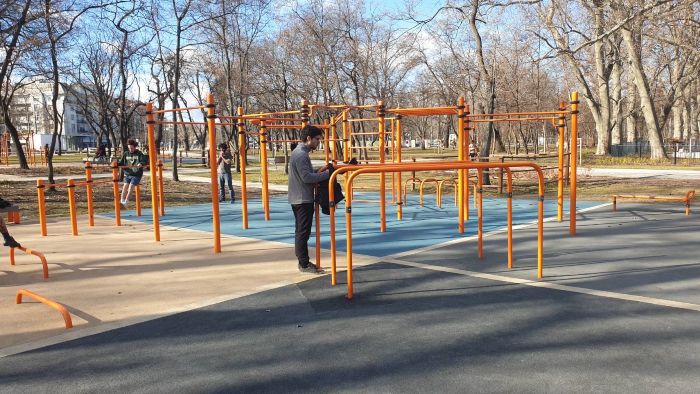布達佩斯城市公園提供的街頭健身設備