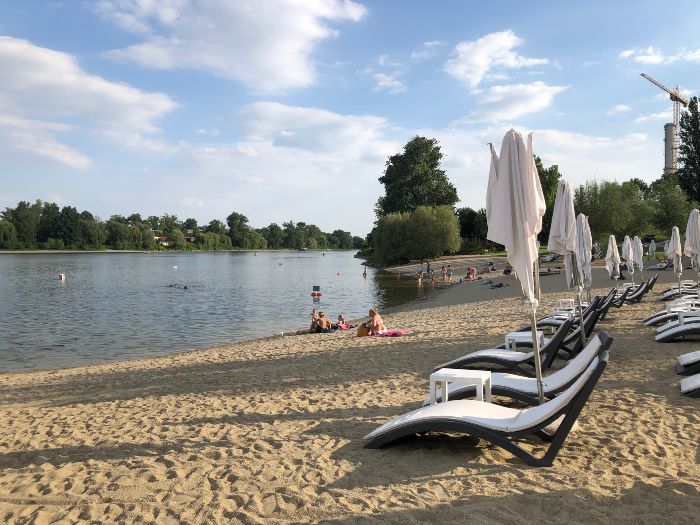 布達佩斯較南部的區域有一個沙灘可以去玩水以及曬太陽