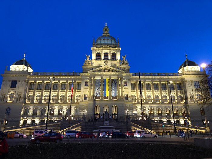布拉格市區的國家博物館夜間的景象