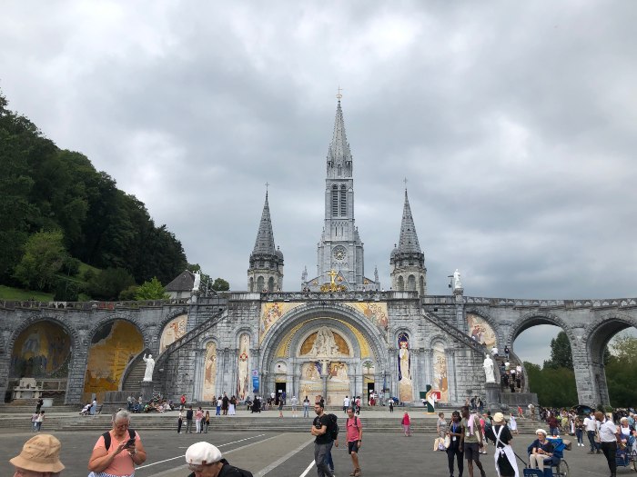 法國盧爾德城鎮內的聖母朝聖地大教堂