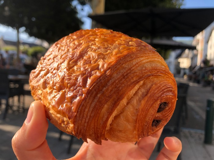 位於庇里牛斯山裡的小鎮有間麵包店於2019年得了最佳巧克力可頌獎所以務必去嘗試看看