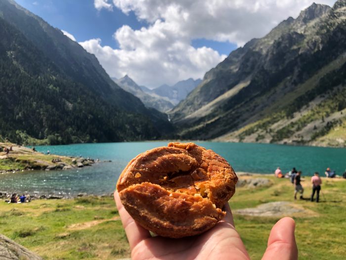 位於庇里牛斯山的高貝湖也是Pay Basque的部分所以來這裡一定要吃Gateau Basque