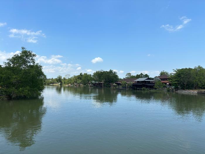 泰國素叻他尼市區大公園湖邊