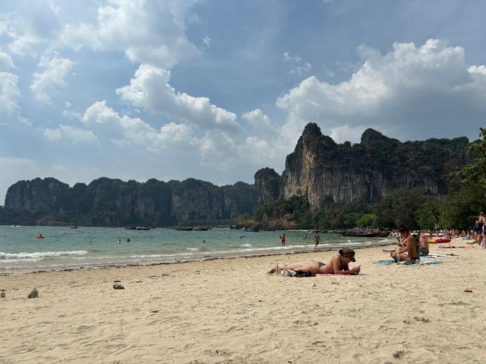 泰國甲米府來莉海灘的白天景色