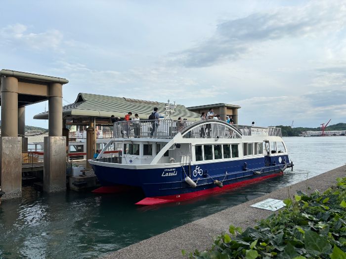 日本瀨戶內海島波海道的輪船